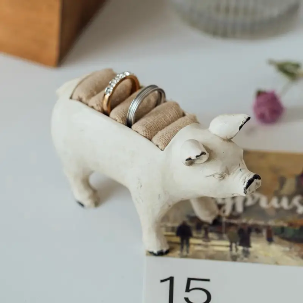 Vagabond® Resin Pig Ring Holder